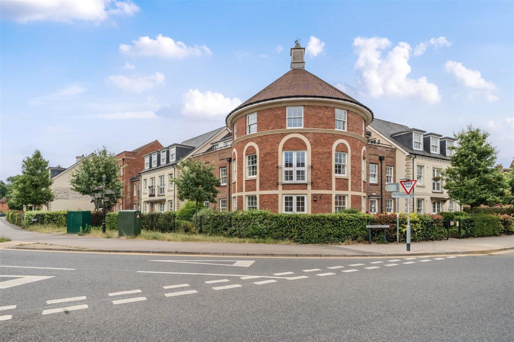 Hawthorn Lodge, Farnham