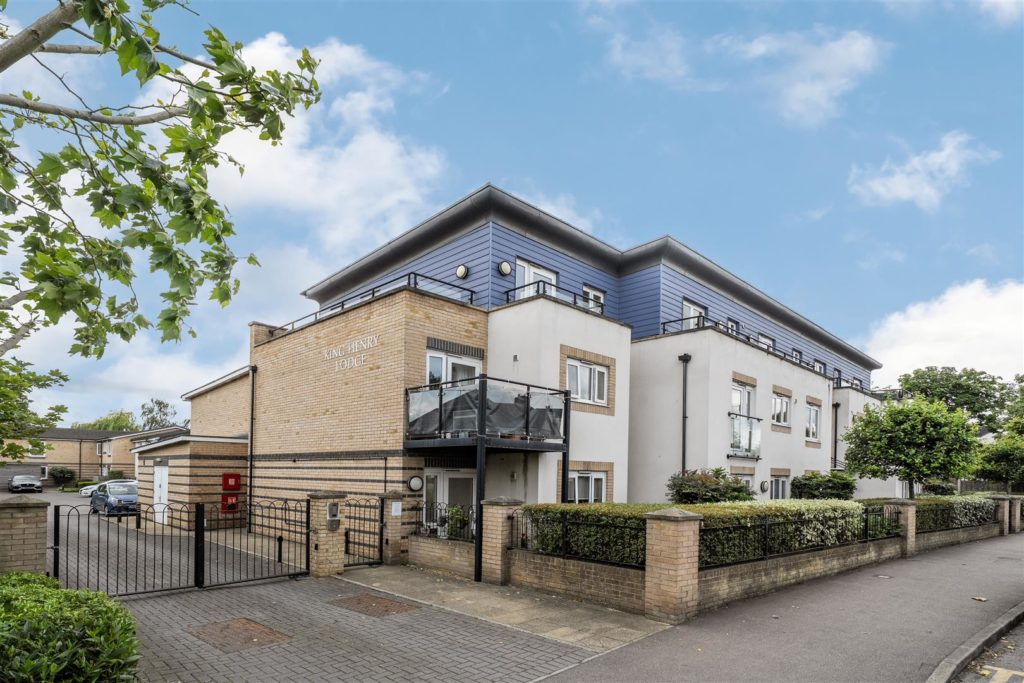 King Henry Lodge, Chingford
