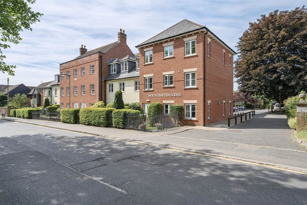 Mountbatten Lodge, Farnham