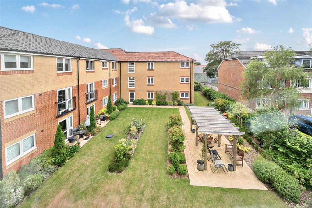 Yates Lodge, Farnborough