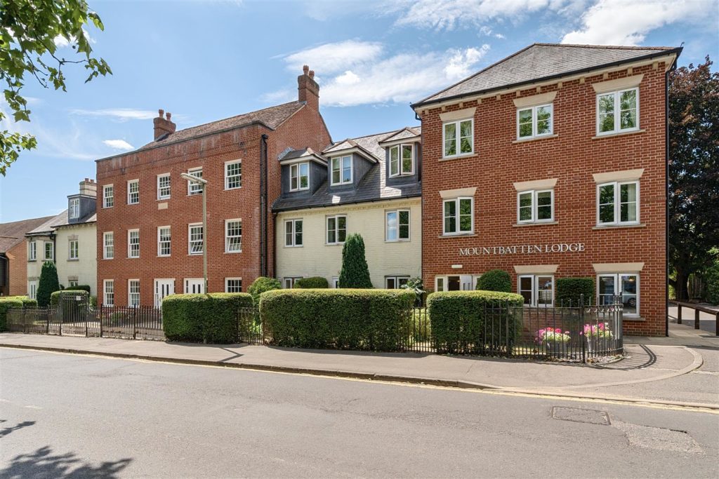 Mountbatten Lodge, Farnham