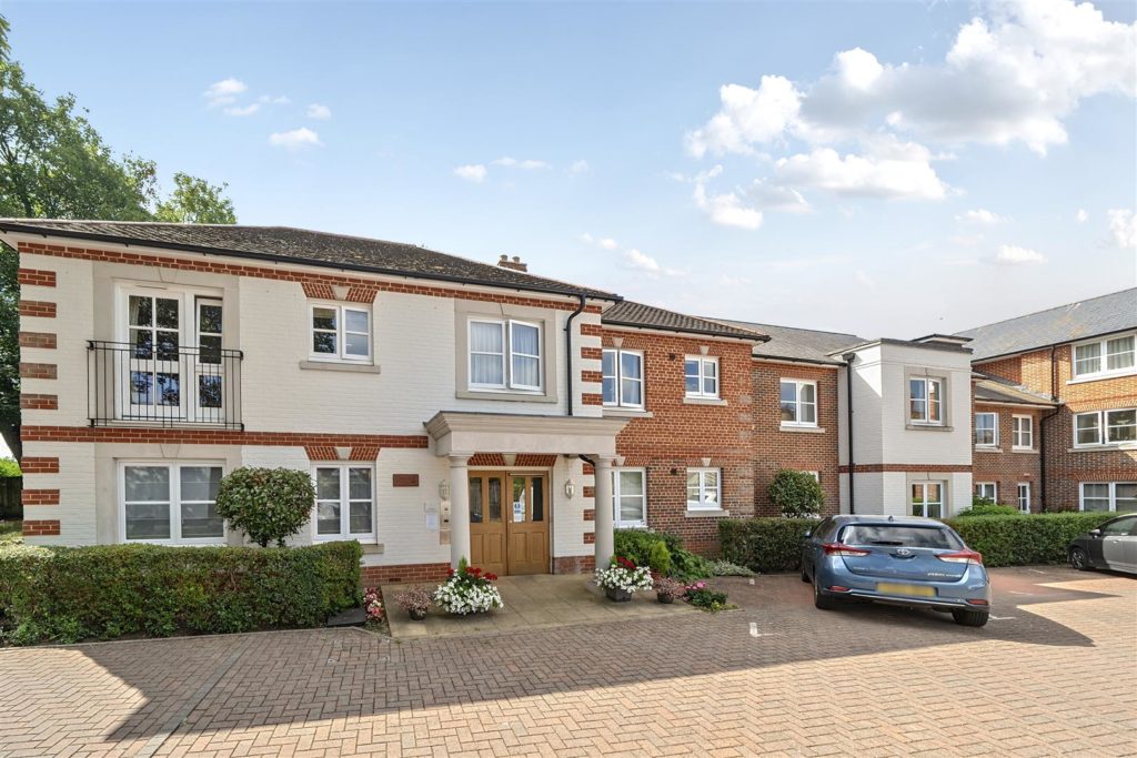 2 King Edgar Lodge, Ringwood