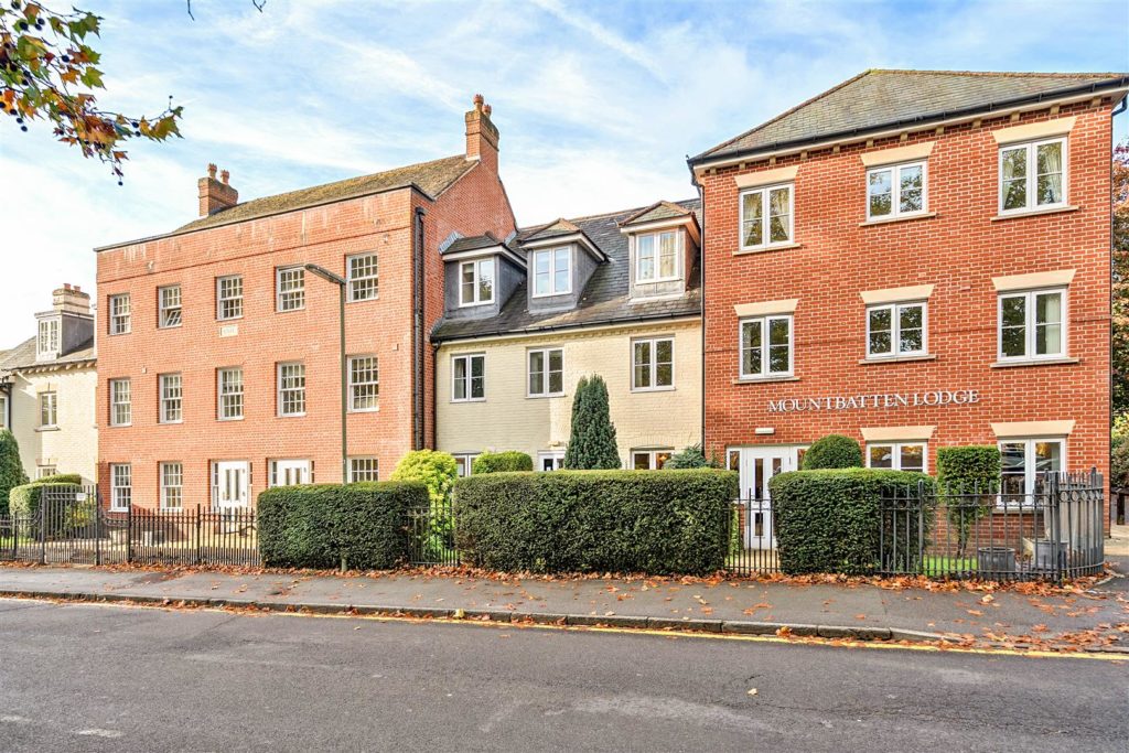 Mountbatten Lodge, Farnham