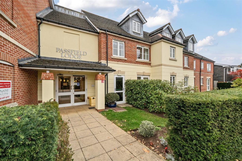 Passfield Lodge, Lightwater