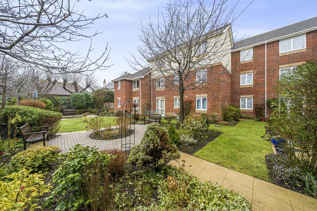 Andrews Lodge, Lymington