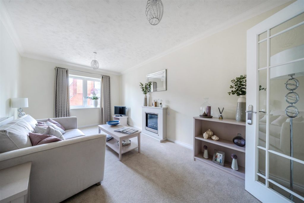 Oscar Lodge, Aylesbury