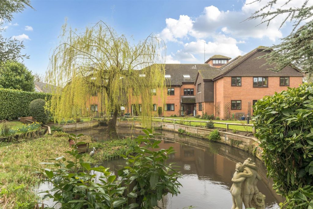 Willow Court, Wokingham, Berkshire