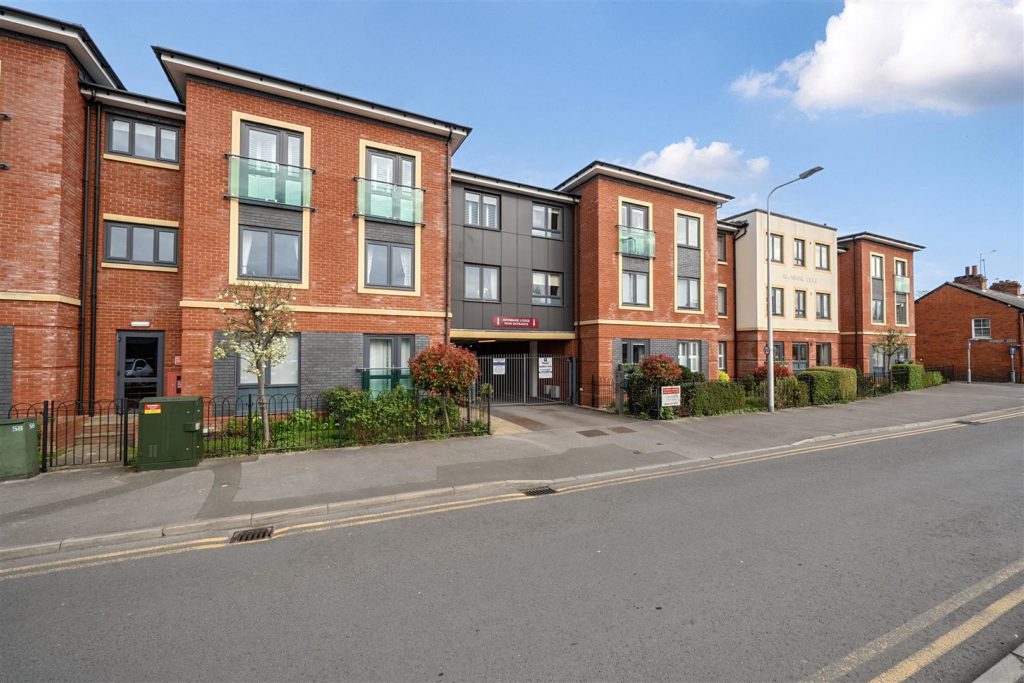 Avonbank Lodge, Newbury, Berkshire