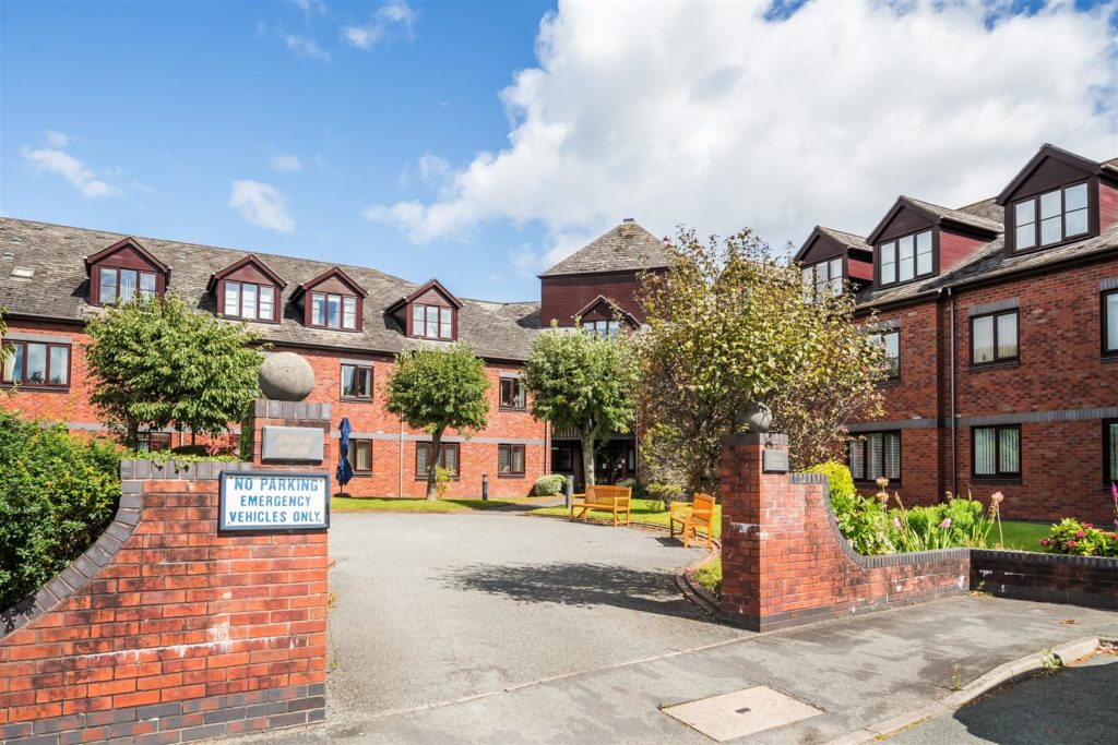 Cedar Court, Great Boughton, Chester